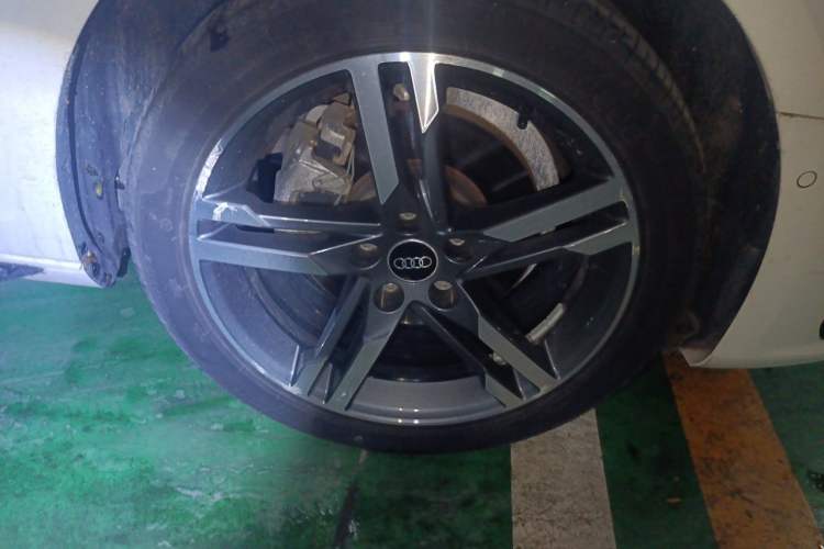 Used Audi A4L 2022 40 TFSI Luxury Dynamic Model Right Front Wheel Hub