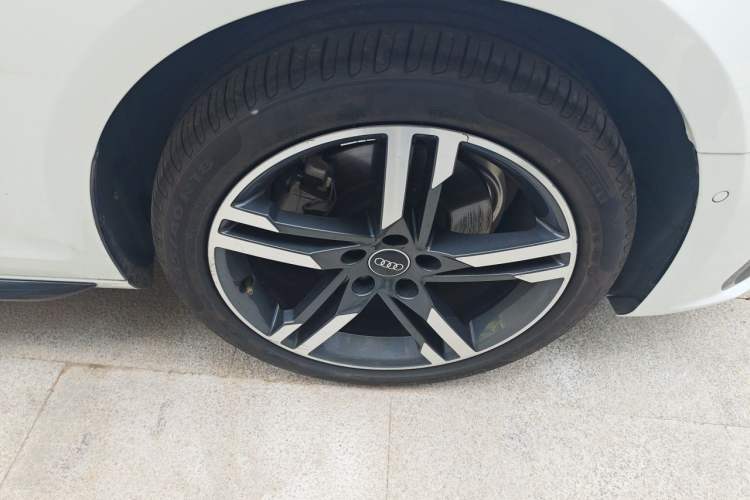 Used Audi A4L 2022 40 TFSI Luxury Dynamic Model Right Front Wheel Hub