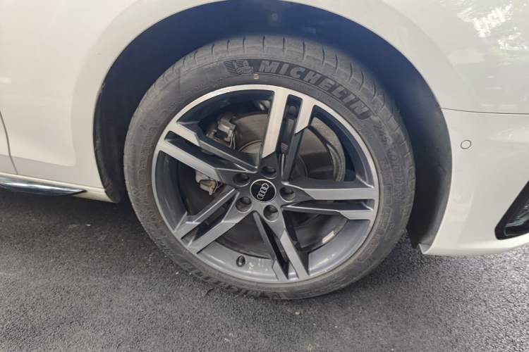 Used Audi A4L 2022 40 TFSI Luxury Dynamic Model Right Front Wheel Hub