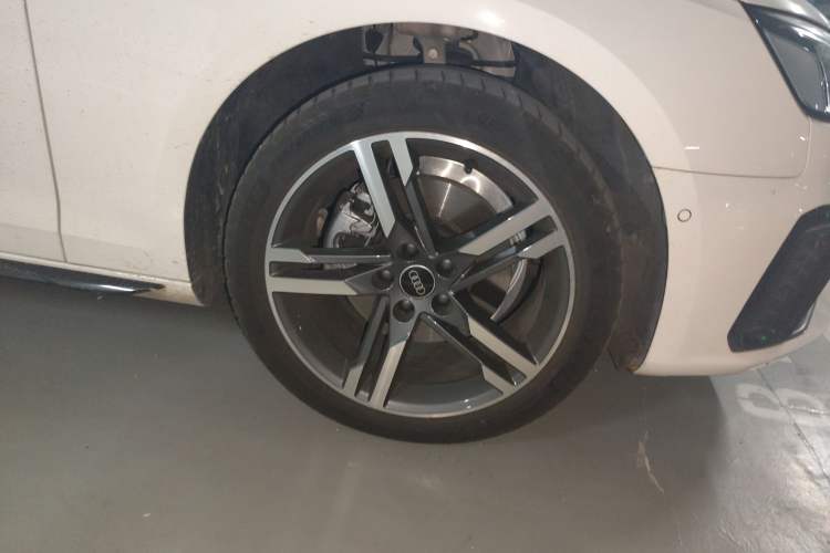Used Audi A4L 2022 40 TFSI Luxury Dynamic Model Right Front Wheel Hub