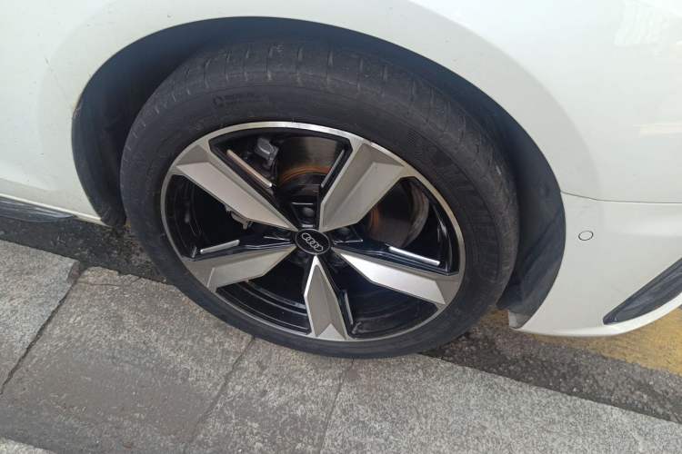 Used Audi A4L 2022 40 TFSI Luxury Dynamic Model Right Front Wheel Hub