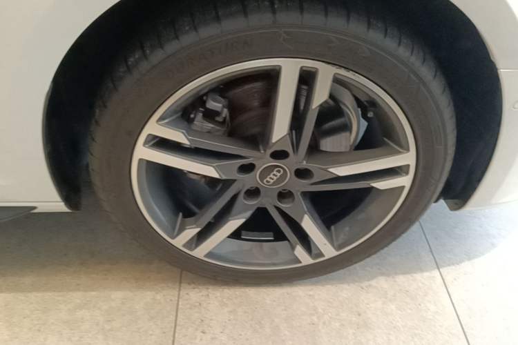 Used Audi A4L 2022 40 TFSI Luxury Dynamic Model Right Front Wheel Hub
