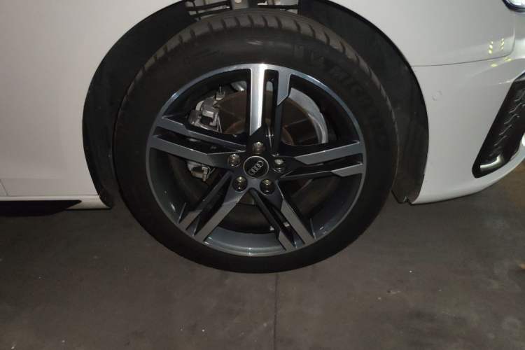 Used Audi A4L 2022 40 TFSI Luxury Dynamic Model Right Front Wheel Hub