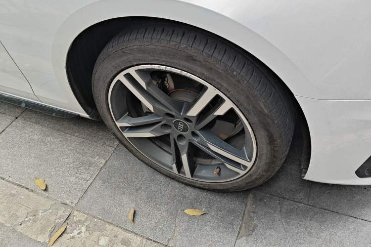 Used Audi A4L 2022 40 TFSI Luxury Dynamic Model Right Front Wheel Hub