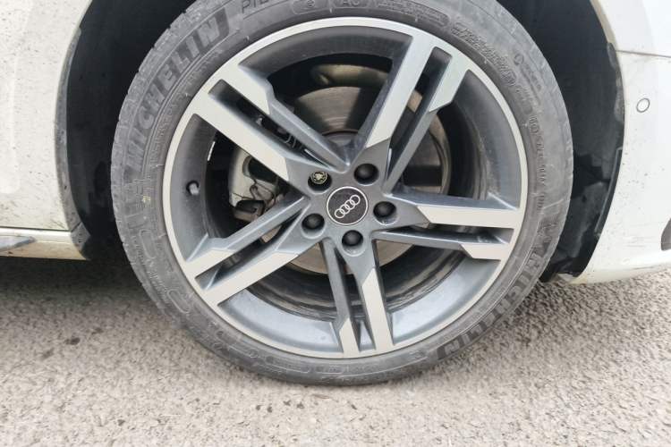 Used Audi A4L 2022 40 TFSI Luxury Dynamic Model Right Front Wheel Hub