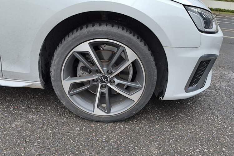 Used Audi A4L 2022 40 TFSI Fashion Dynamic Model Right Front Wheel Hub