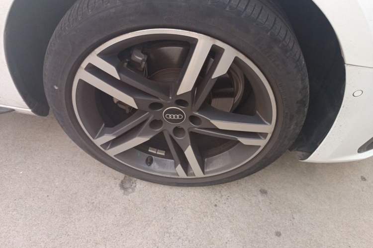 Used Audi A4L 2022 40 TFSI Luxury Dynamic Model Right Front Wheel Hub