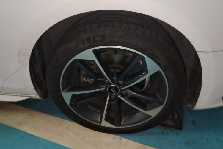 Used Audi A4L 2022 40 TFSI Fashion Dynamic Model Right Front Wheel Hub