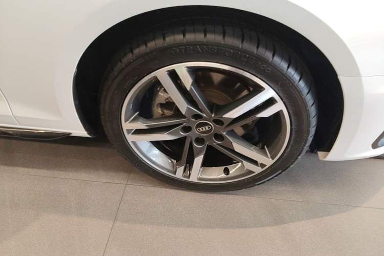 Used Audi A4L 2022 40 TFSI Luxury Dynamic Model Right Front Wheel Hub