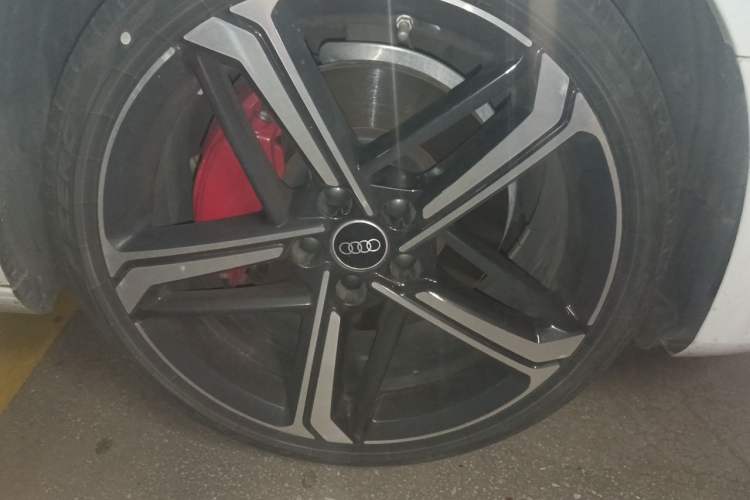 Used Audi A4L 2022 45 TFSI quattro Prestige Dynamic Edition Right Front Wheel Hub