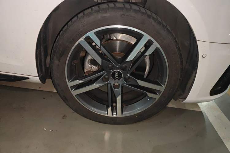 Used Audi A4L 2022 40 TFSI Luxury Dynamic Model Right Front Wheel Hub