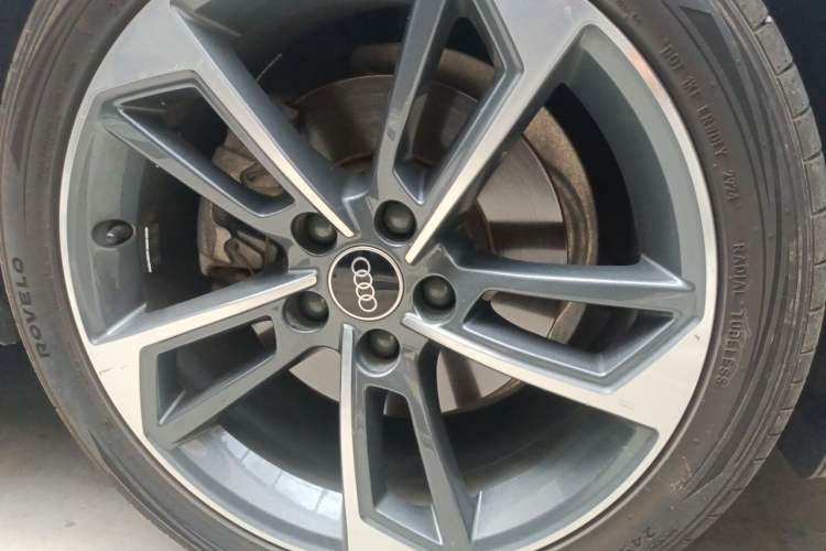 Used Audi A4L 2022 40 TFSI Fashion Dynamic Model Right Front Wheel Hub