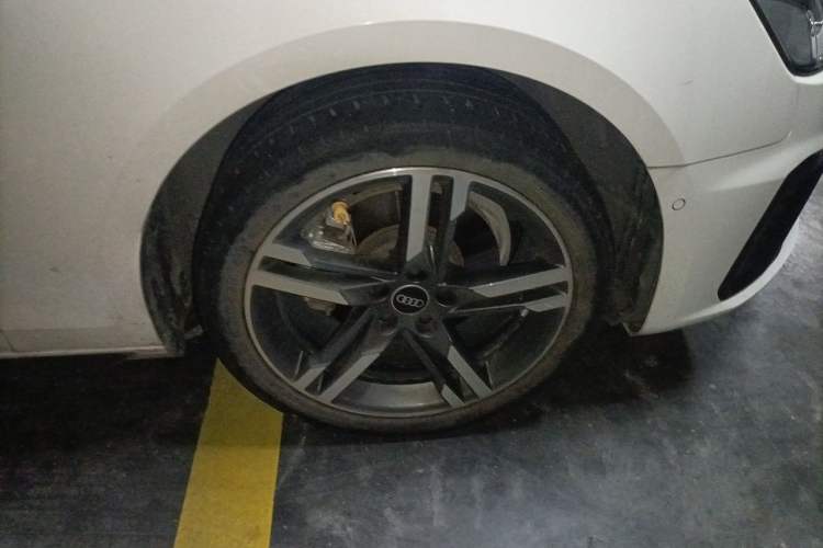 Used Audi A4L 2022 40 TFSI Luxury Dynamic Model Right Front Wheel Hub