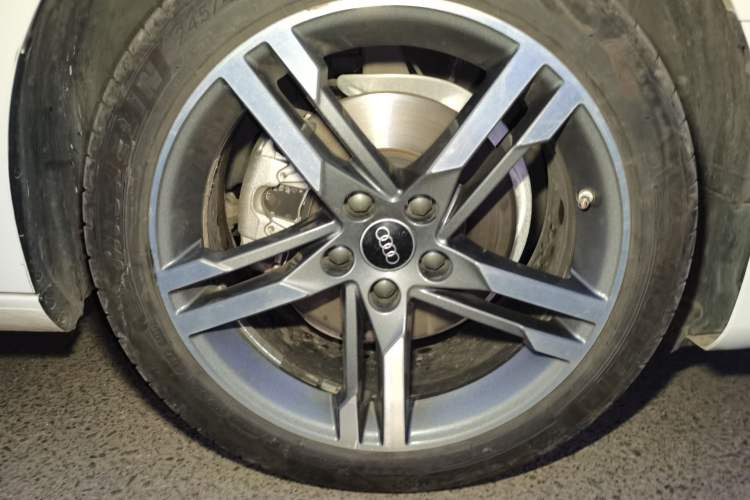 Used Audi A4L 2022 40 TFSI Luxury Dynamic Model Right Front Wheel Hub