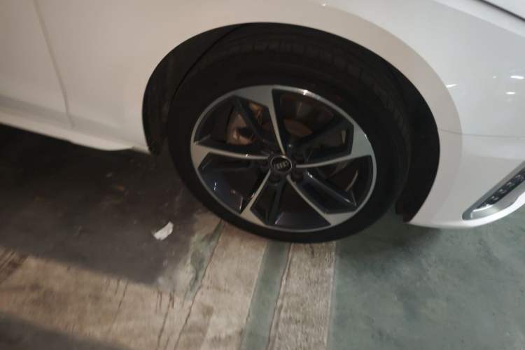 Used Audi A4L 2022 40 TFSI Fashion Dynamic Model Right Front Wheel Hub