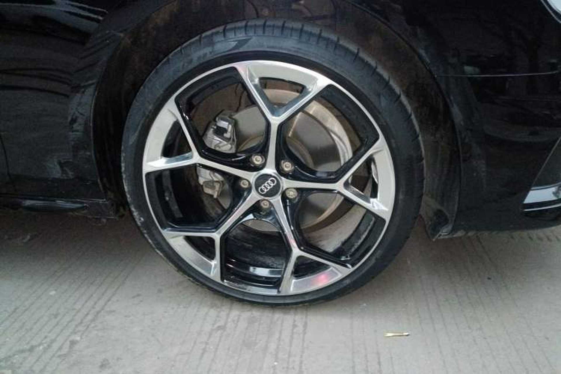 Used Audi A4L 2022 40 TFSI Stylish and Elegant Edition Right Front Wheel Hub
