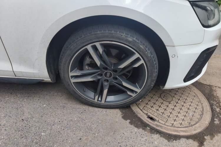 Used Audi A4L 2022 40 TFSI Luxury Dynamic Model Right Front Wheel Hub