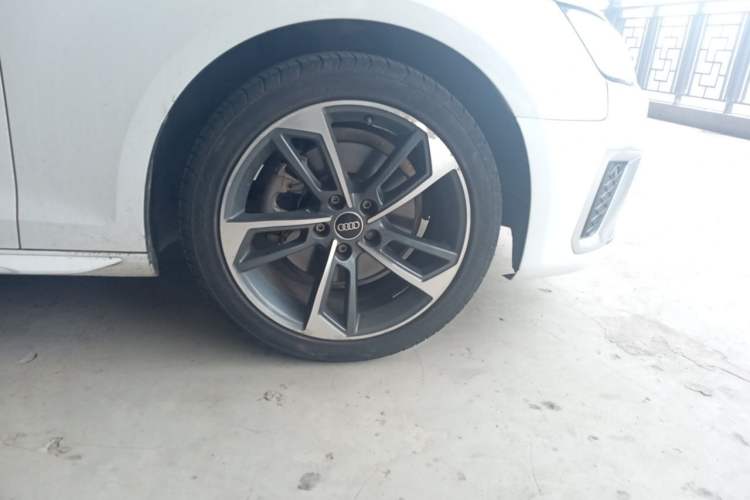 Used Audi A4L 2022 40 TFSI Fashion Dynamic Model Right Front Wheel Hub