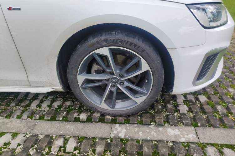 Used Audi A4L 2022 40 TFSI Fashion Dynamic Model Right Front Wheel Hub