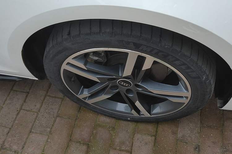 Used Audi A4L 2022 40 TFSI Luxury Dynamic Model Right Front Wheel Hub