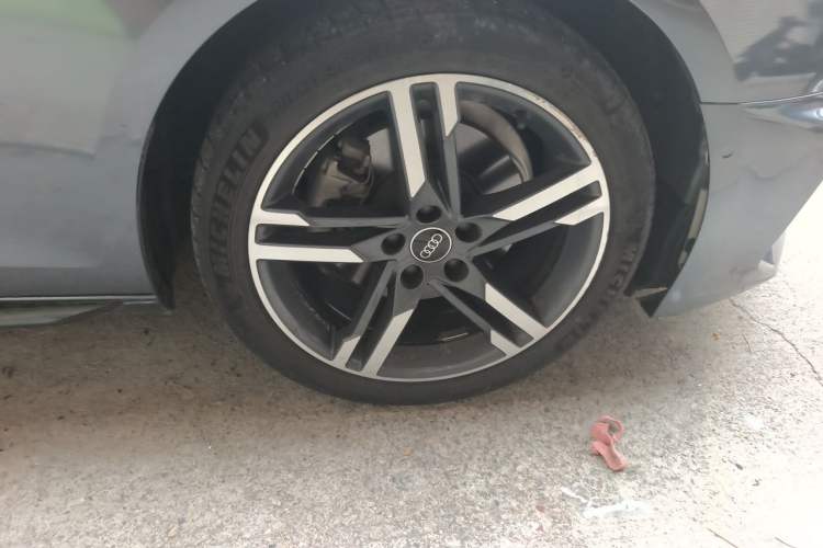 Used Audi A4L 2022 40 TFSI Luxury Dynamic Model Right Front Wheel Hub