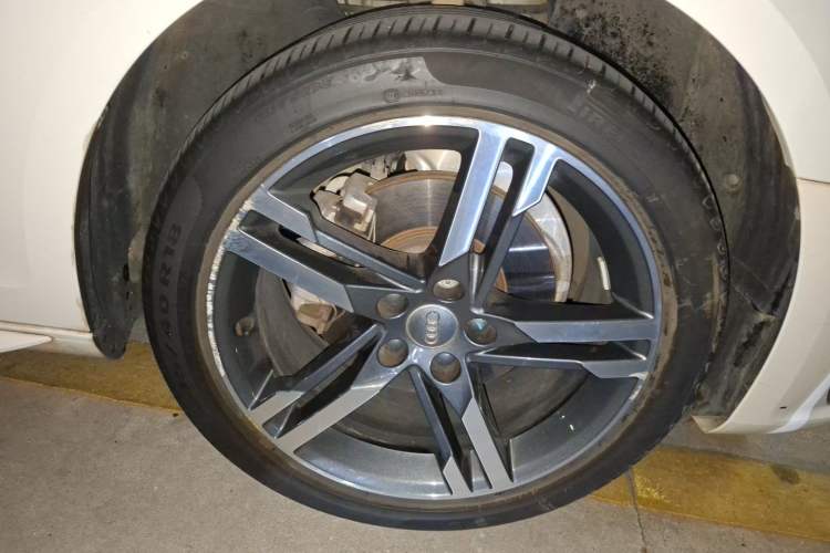 Used Audi A4L 2022 40 TFSI Luxury Dynamic Model Right Front Wheel Hub