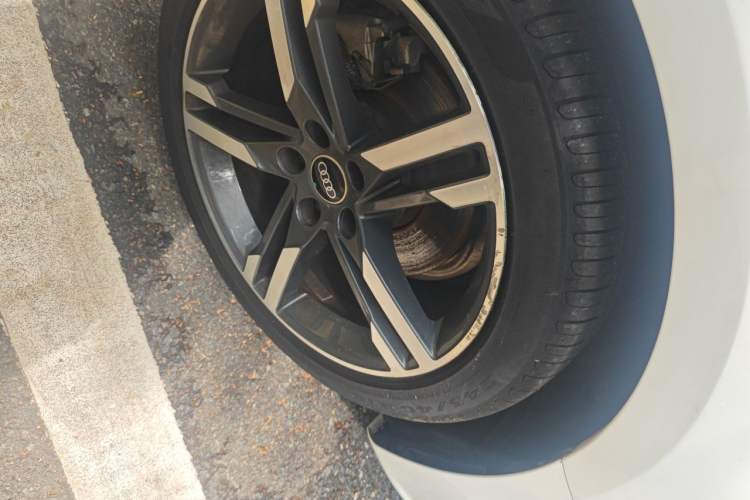 Used Audi A4L 2022 40 TFSI Luxury Dynamic Model Right Front Wheel Hub