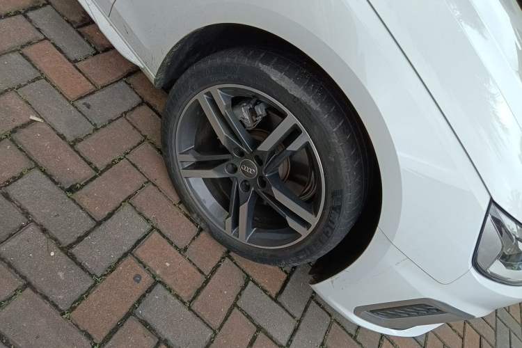 Used Audi A4L 2022 40 TFSI Luxury Dynamic Model Right Front Wheel Hub
