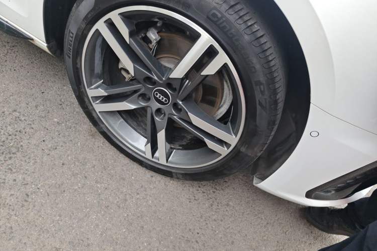 Used Audi A4L 2022 40 TFSI Luxury Dynamic Model Right Front Wheel Hub