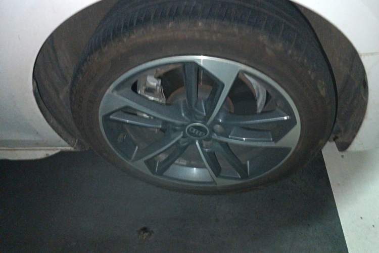 Used Audi A4L 2022 40 TFSI Fashion Dynamic Model Right Front Wheel Hub