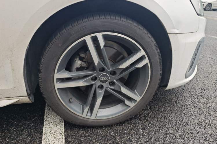 Used Audi A4L 2022 40 TFSI Fashion Dynamic Model Right Front Wheel Hub