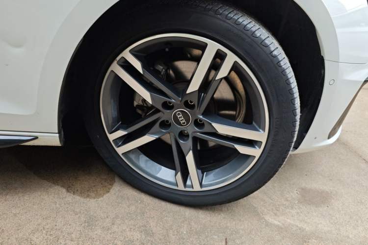 Used Audi A4L 2022 40 TFSI Luxury Dynamic Model Right Front Wheel Hub