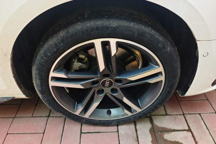 Used Audi A4L 2022 40 TFSI Luxury Dynamic Model Right Front Wheel Hub
