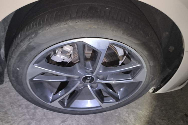 Used Audi A4L 2022 40 TFSI Fashion Dynamic Model Right Front Wheel Hub