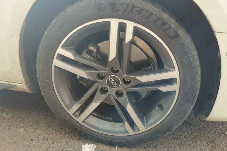 Used Audi A4L 2022 40 TFSI Luxury Dynamic Model Right Front Wheel Hub