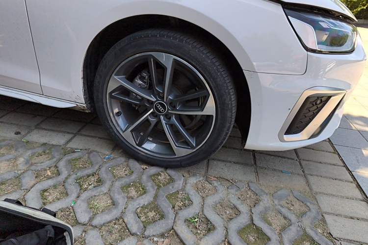 Used Audi A4L 2022 40 TFSI Fashion Dynamic Model Right Front Wheel Hub