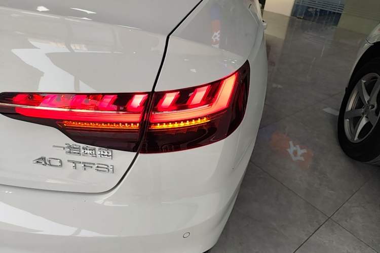 Used Audi A4L 2022 40 TFSI Fashion Dynamic Model Right Rear Taillight