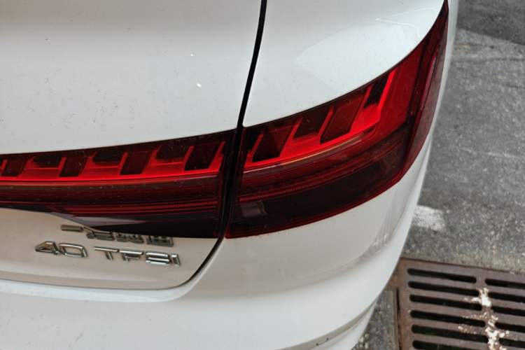 Used Audi A4L 2022 40 TFSI Fashion Dynamic Model Right Rear Taillight