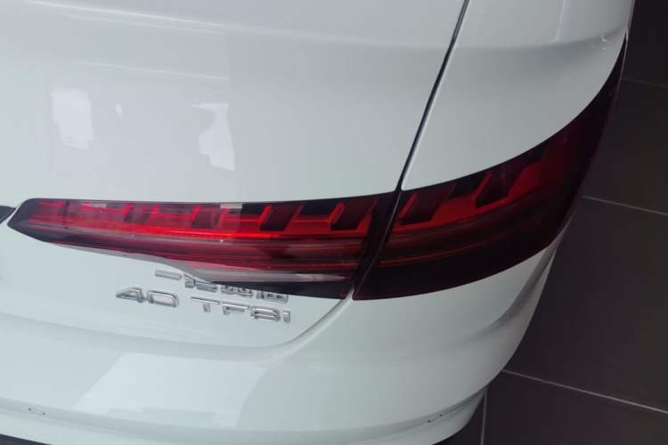 Used Audi A4L 2022 40 TFSI Luxury Dynamic Model Right Rear Taillight
