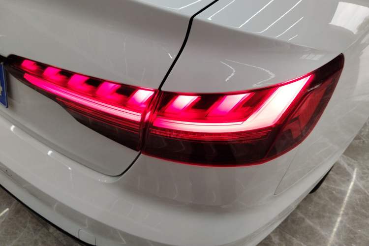 Used Audi A4L 2022 40 TFSI Fashion Dynamic Model Right Rear Taillight