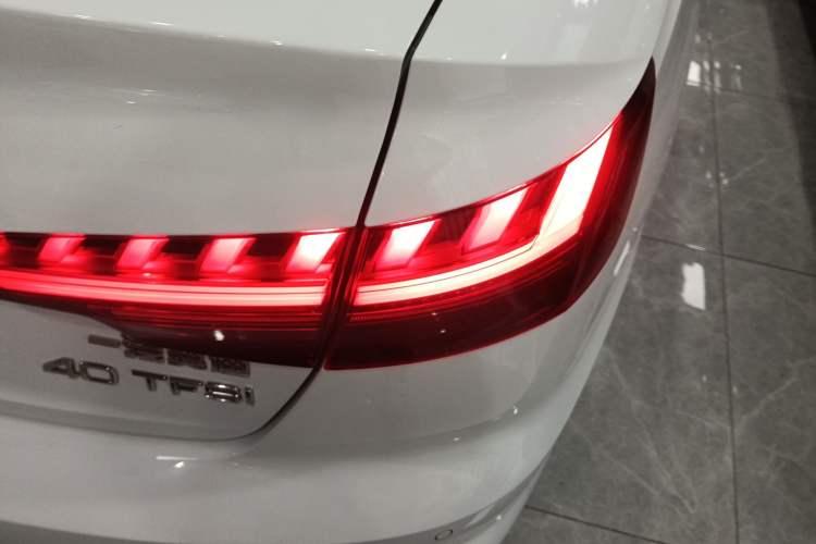 Used Audi A4L 2022 40 TFSI Fashion Dynamic Model Right Rear Taillight
