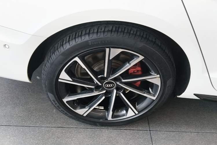 Used Audi A4L 2022 40 TFSI Luxury Dynamic Model Right Rear Wheel Hub