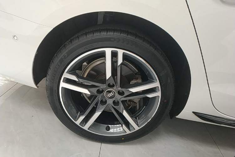 Used Audi A4L 2022 40 TFSI Luxury Dynamic Model Right Rear Wheel Hub