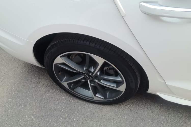 Used Audi A4L 2022 40 TFSI Fashion Dynamic Model Right Rear Wheel Hub