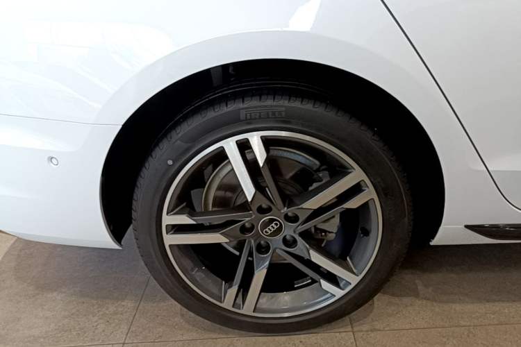 Used Audi A4L 2022 40 TFSI Luxury Dynamic Model Right Rear Wheel Hub