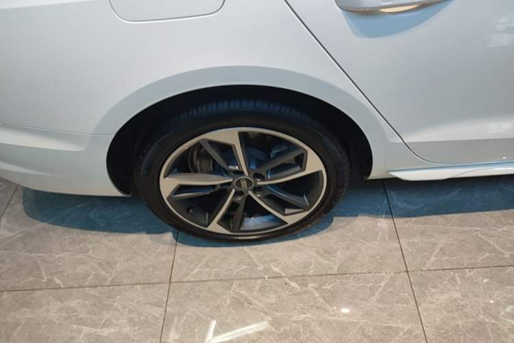Used Audi A4L 2022 40 TFSI Fashion Dynamic Model Right Rear Wheel Hub