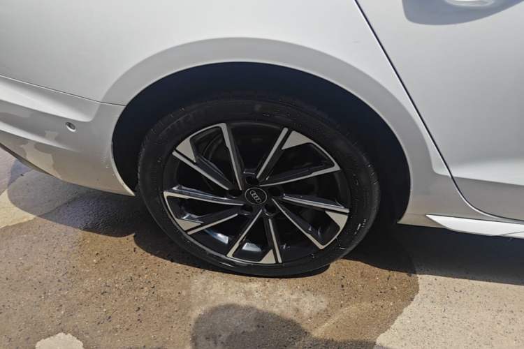 Used Audi A4L 2022 40 TFSI Luxury Prestige Edition Right Rear Wheel Hub