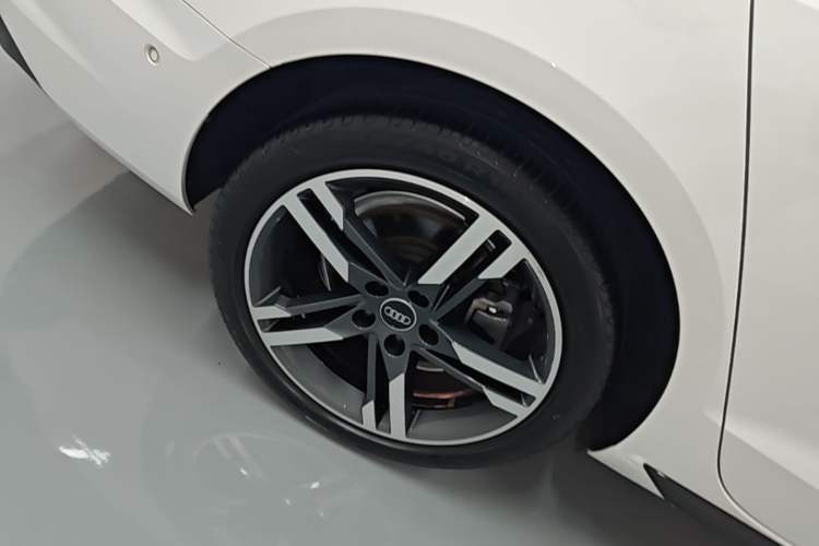 Used Audi A4L 2022 40 TFSI Luxury Dynamic Model Right Rear Wheel Hub