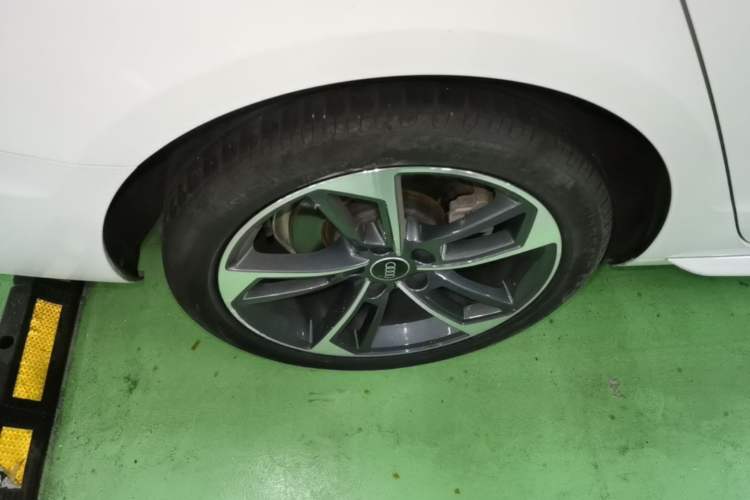 Used Audi A4L 2022 40 TFSI Fashion Dynamic Model Right Rear Wheel Hub