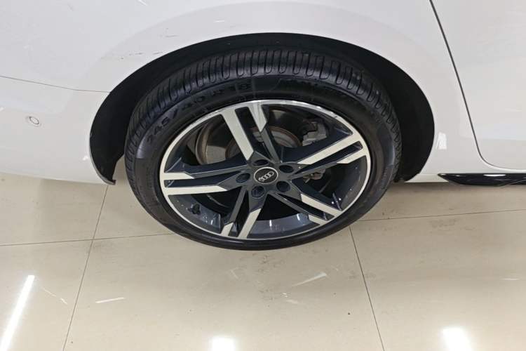Used Audi A4L 2022 40 TFSI Luxury Dynamic Model Right Rear Wheel Hub